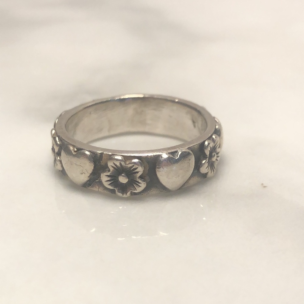 Flower &‎ heart band size 7